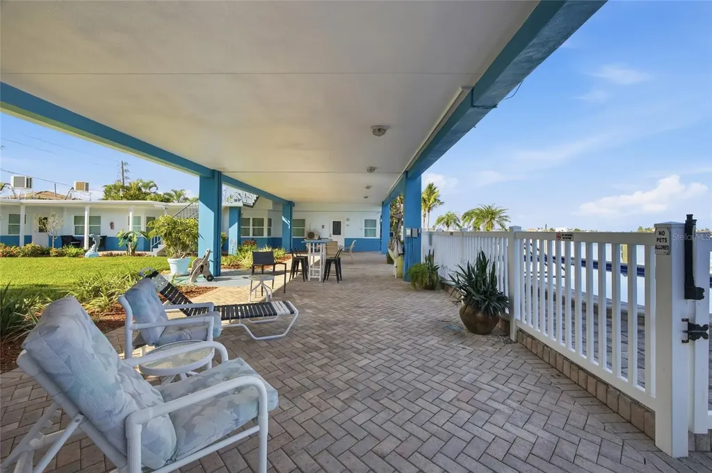 16 Paradise Lane St Petersburg FL 33706