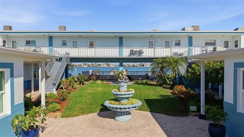 16 Paradise Lane St Petersburg FL 33706