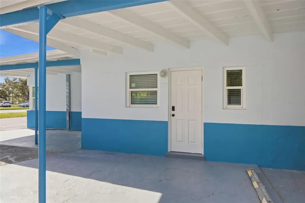 16 Paradise Lane St Petersburg FL 33706