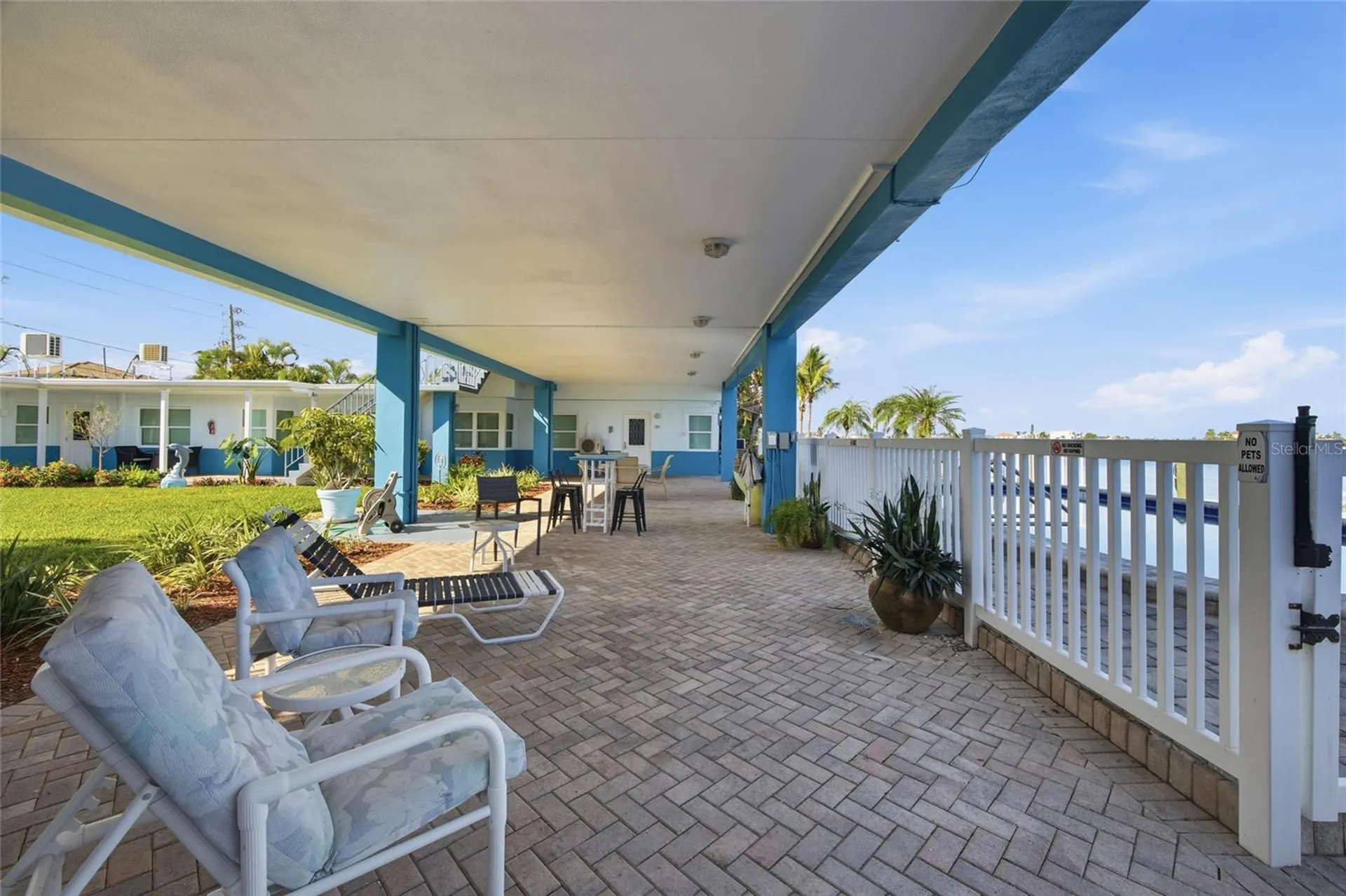 16 Paradise Lane St Petersburg FL 33706