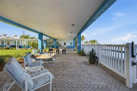 16 Paradise Lane St Petersburg FL 33706