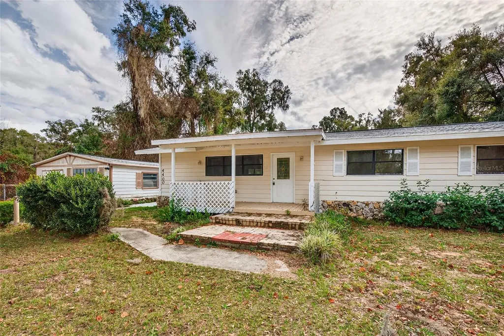 4400 NE 139th Lane Anthony FL 32617
