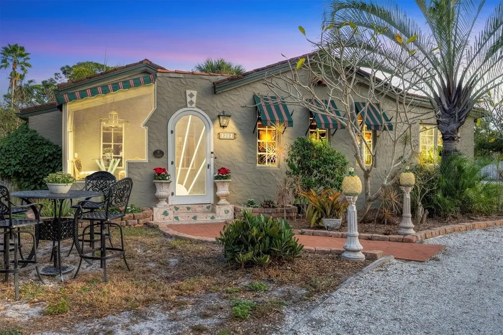 202 Pocono Trail E Nokomis FL 34275