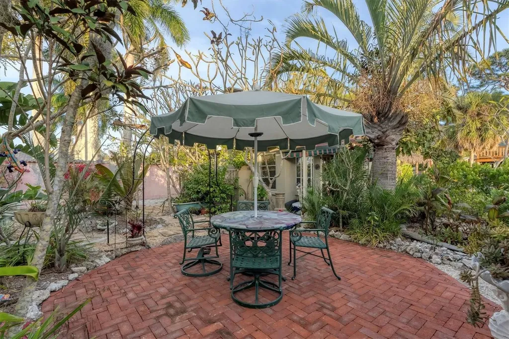 202 Pocono Trail E Nokomis FL 34275
