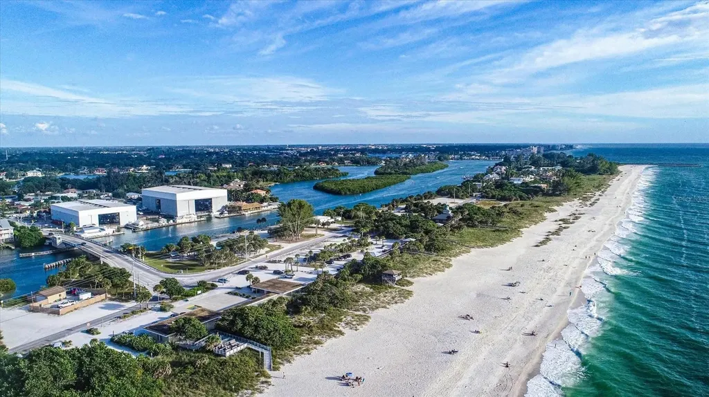 202 Pocono Trail E Nokomis FL 34275
