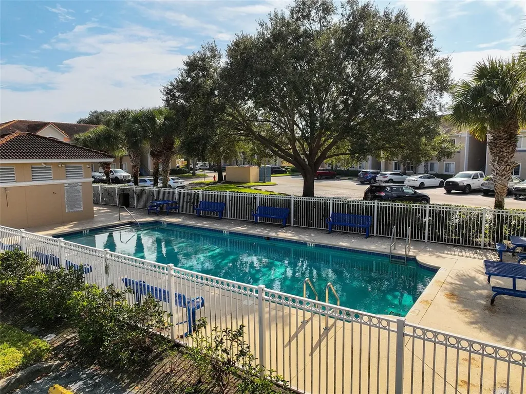495 Las Cortes Lane Orlando FL 32824