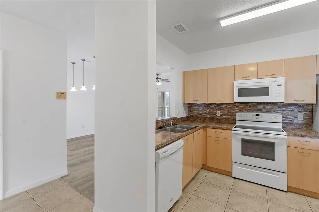495 Las Cortes Lane Orlando FL 32824