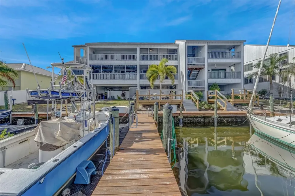 803 Bahia Del Sol Drive Ruskin FL 33570