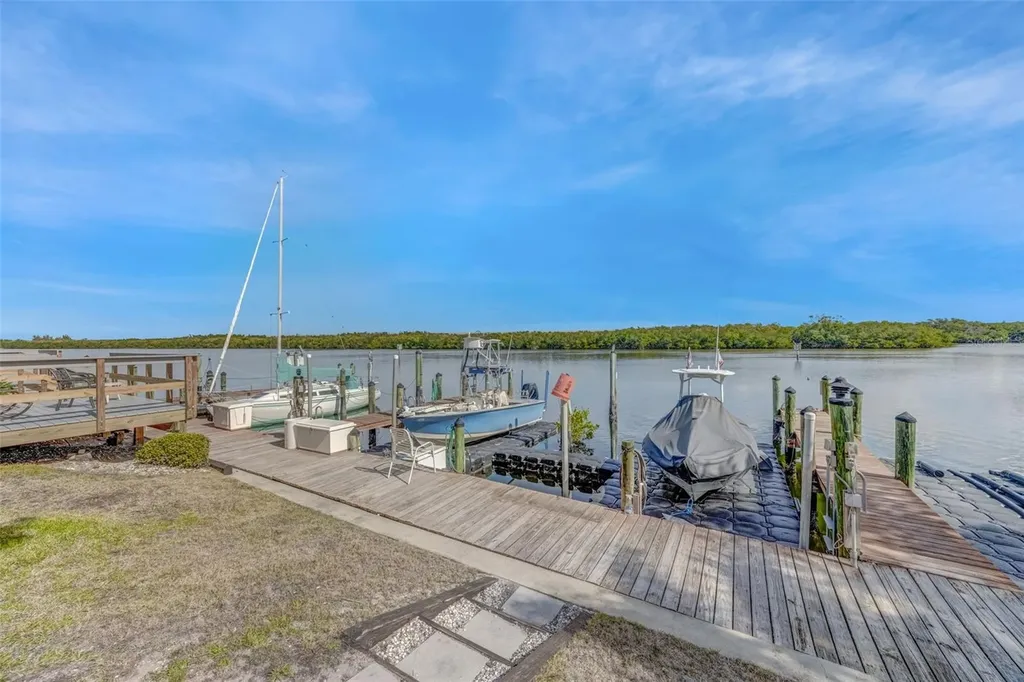 803 Bahia Del Sol Drive Ruskin FL 33570