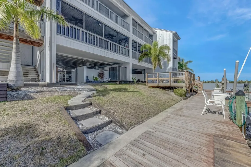 803 Bahia Del Sol Drive Ruskin FL 33570