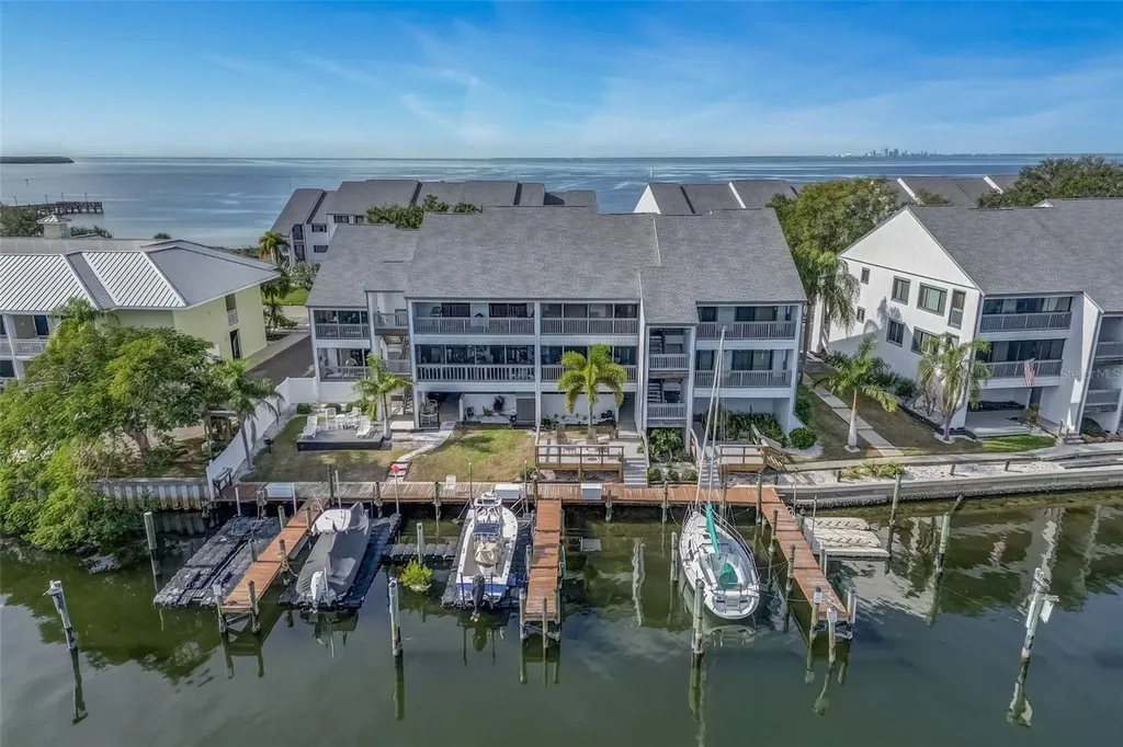 803 Bahia Del Sol Drive Ruskin FL 33570