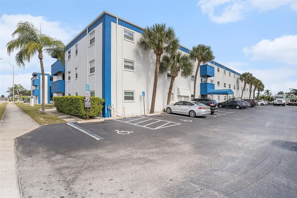350 79th Avenue N St Petersburg FL 33702