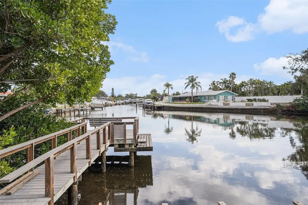 350 79th Avenue N St Petersburg FL 33702