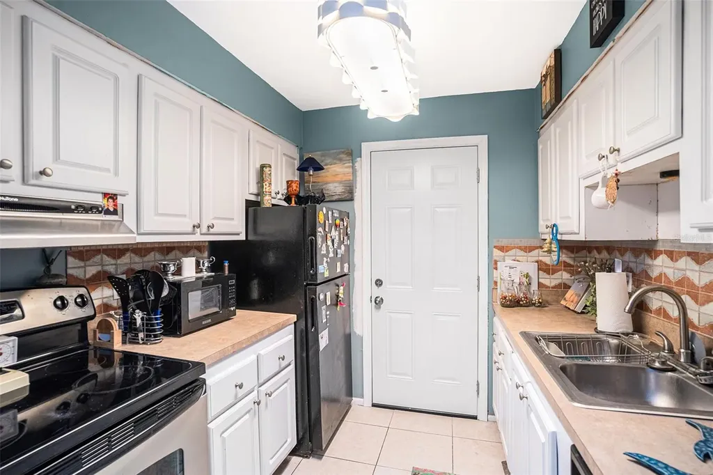 350 79th Avenue N St Petersburg FL 33702