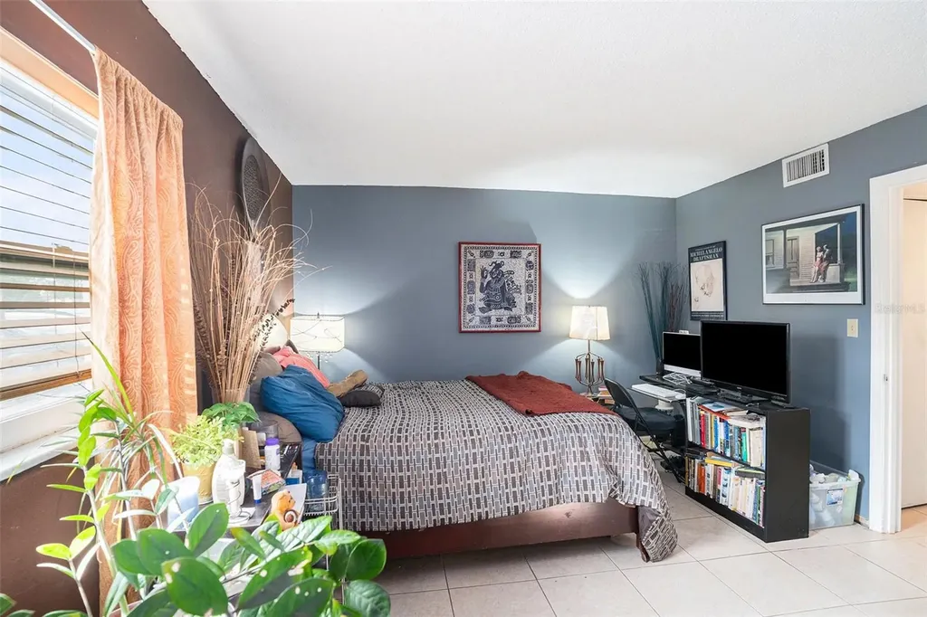 350 79th Avenue N St Petersburg FL 33702