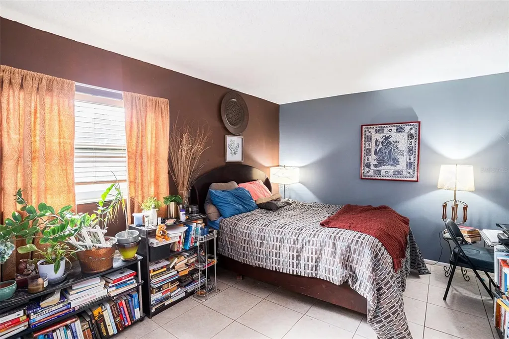 350 79th Avenue N St Petersburg FL 33702