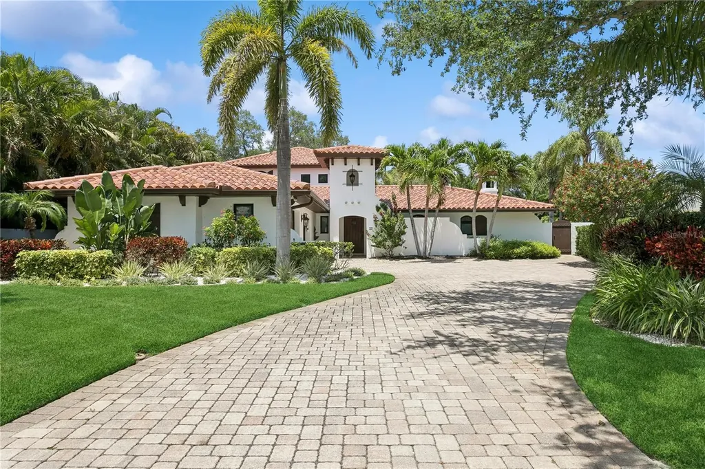145 Bay Point Drive NE St Petersburg FL 33704