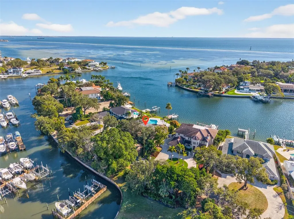 1323 Snell Harbor Drive NE St Petersburg FL 33704