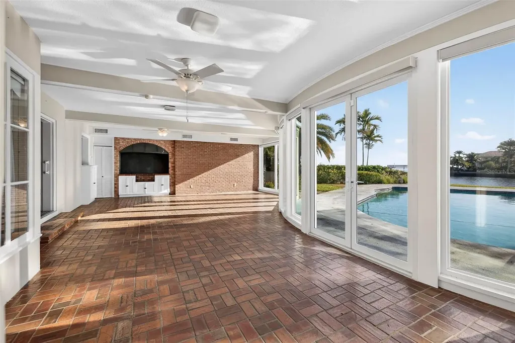 1323 Snell Harbor Drive NE St Petersburg FL 33704