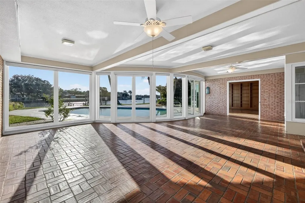1323 Snell Harbor Drive NE St Petersburg FL 33704