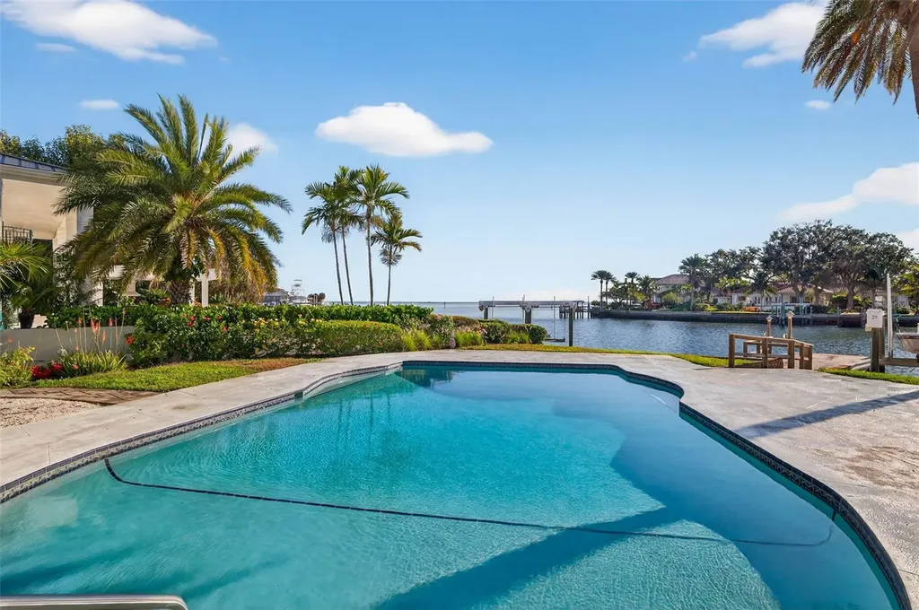 1323 Snell Harbor Drive NE St Petersburg FL 33704