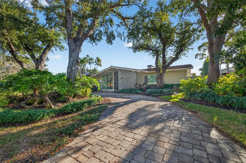 1323 Snell Harbor Drive NE St Petersburg FL 33704