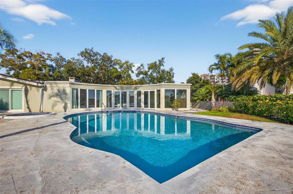 1323 Snell Harbor Drive NE St Petersburg FL 33704