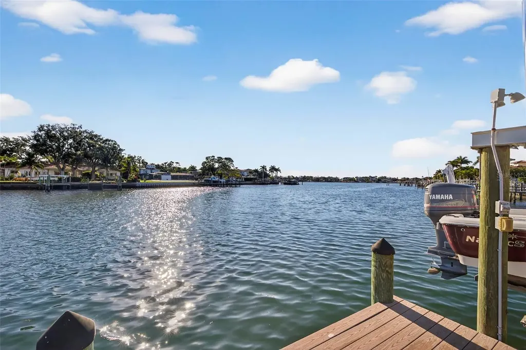 1323 Snell Harbor Drive NE St Petersburg FL 33704