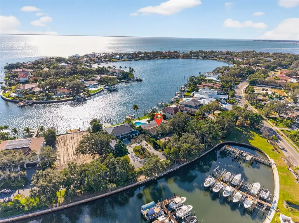 1323 Snell Harbor Drive NE St Petersburg FL 33704