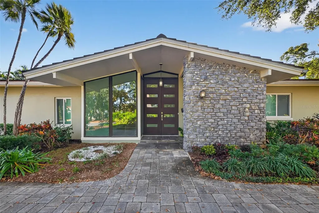 1323 Snell Harbor Drive NE St Petersburg FL 33704