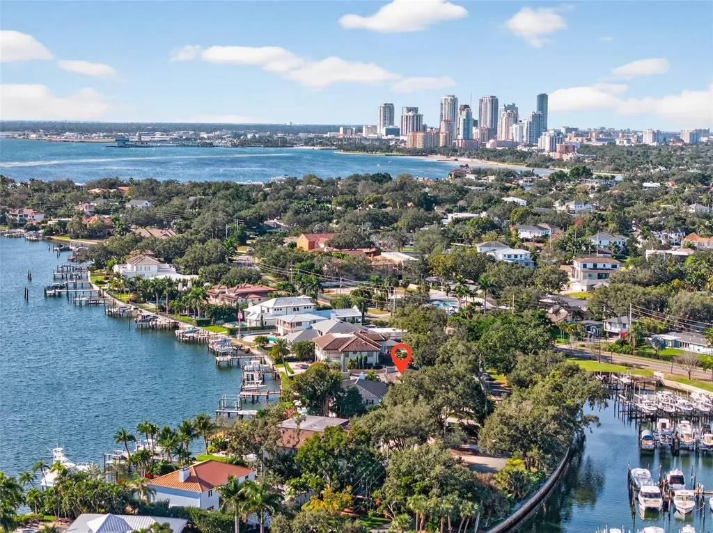 1323 Snell Harbor Drive NE St Petersburg FL 33704
