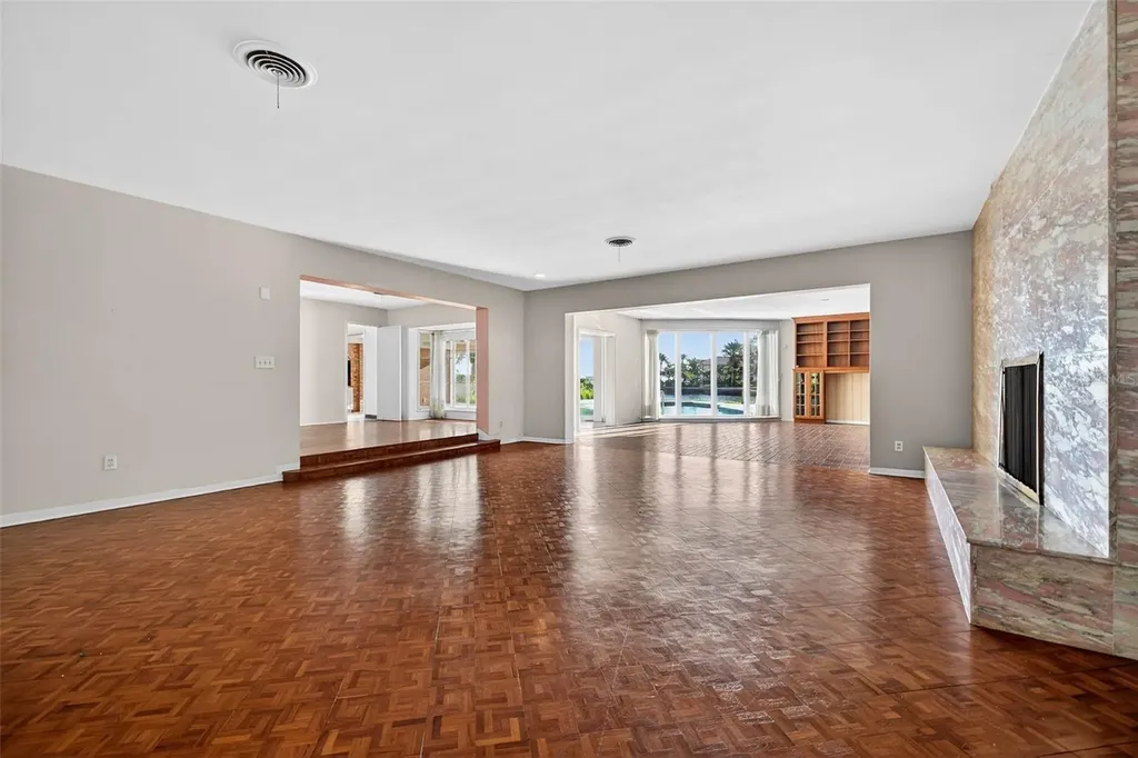 1323 Snell Harbor Drive NE St Petersburg FL 33704