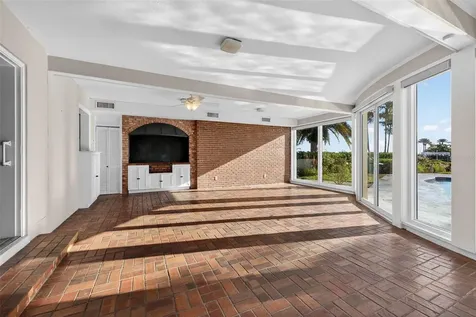 1323 Snell Harbor Drive NE St Petersburg FL 33704