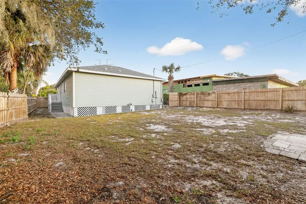 522 E Morgan Street Tarpon Springs FL 34689