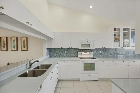 8735 Olde Hickory Avenue Sarasota FL 34238