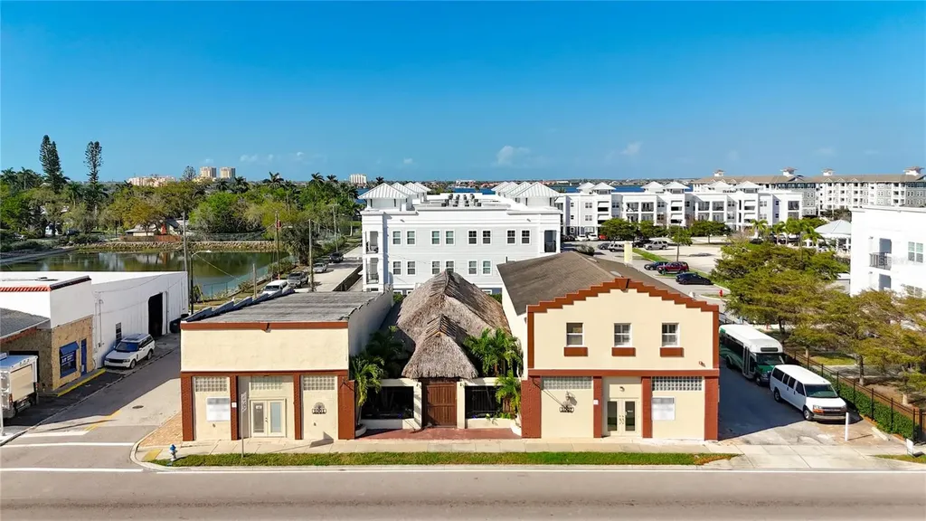 1001 & 1007 Manatee Avenue E Bradenton FL 34208