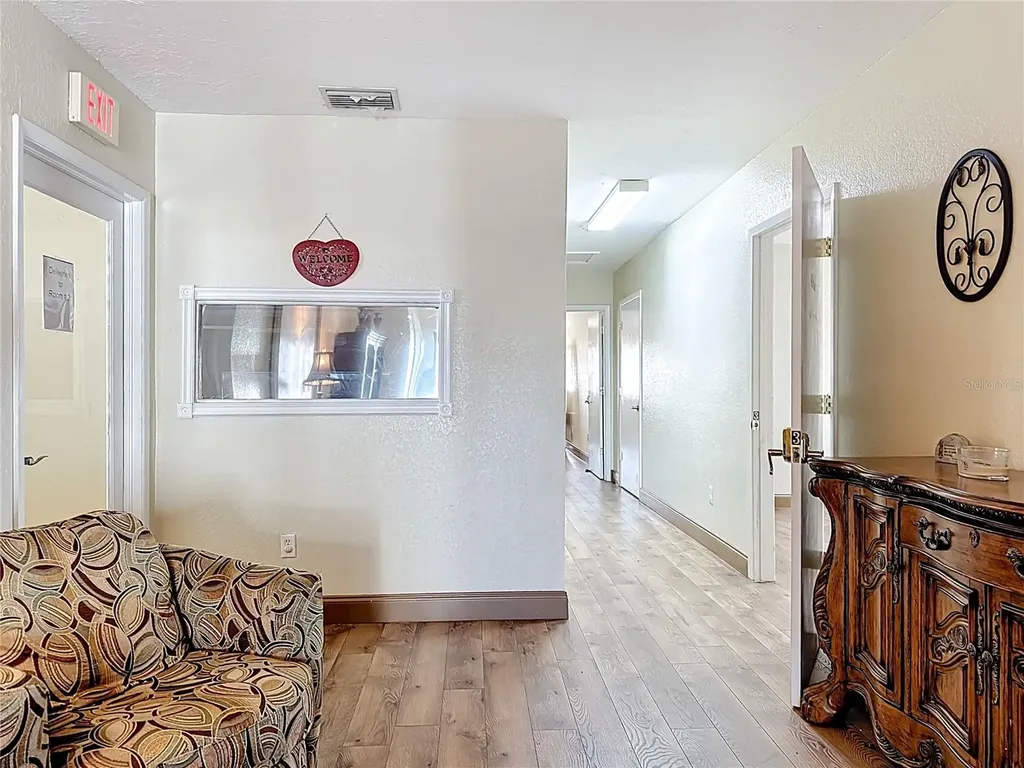 1001 & 1007 Manatee Avenue E Bradenton FL 34208