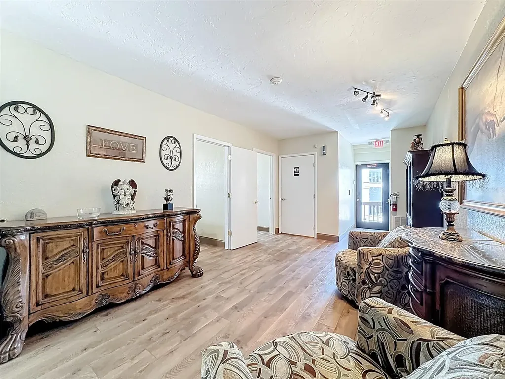 1001 & 1007 Manatee Avenue E Bradenton FL 34208