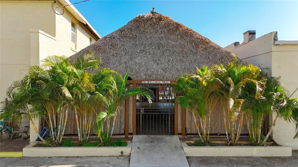 1001 & 1007 Manatee Avenue E Bradenton FL 34208