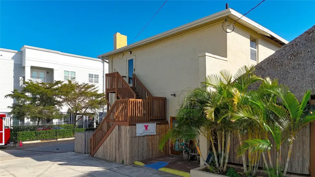 1001 & 1007 Manatee Avenue E Bradenton FL 34208