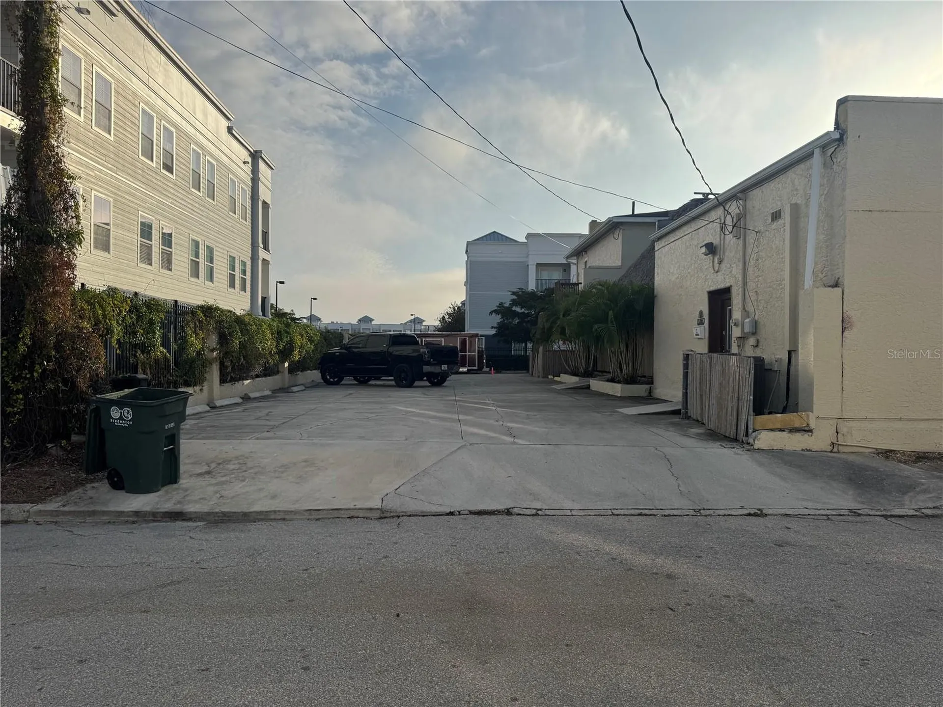 1001 & 1007 Manatee Avenue E Bradenton FL 34208