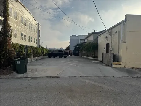 1001 & 1007 Manatee Avenue E Bradenton FL 34208