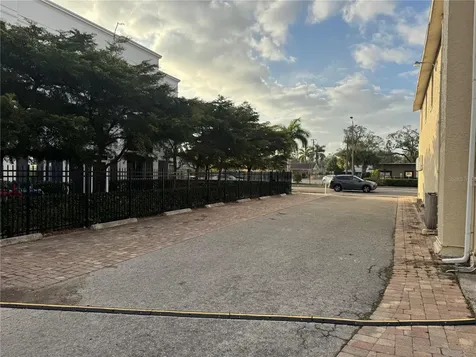 1001 & 1007 Manatee Avenue E Bradenton FL 34208