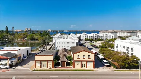 1001 & 1007 Manatee Avenue E Bradenton FL 34208