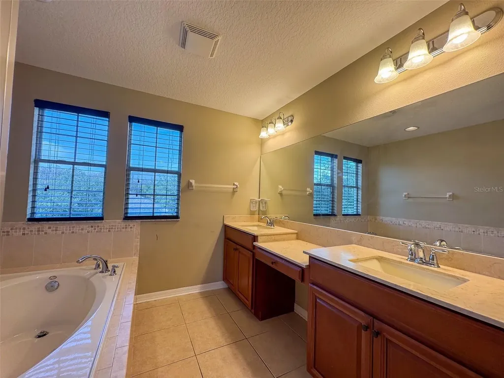 10663 Pictorial Park Drive Tampa FL 33647