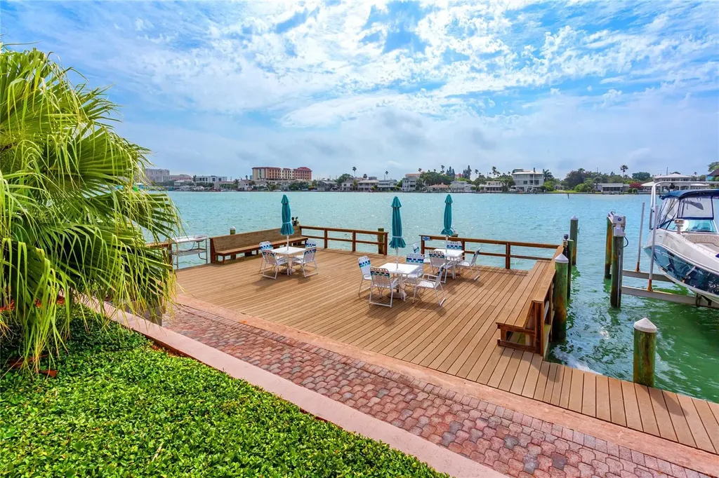 736 Island Way Clearwater Beach FL 33767
