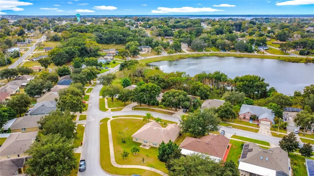 697 Winding Lake Drive Clermont FL 34711