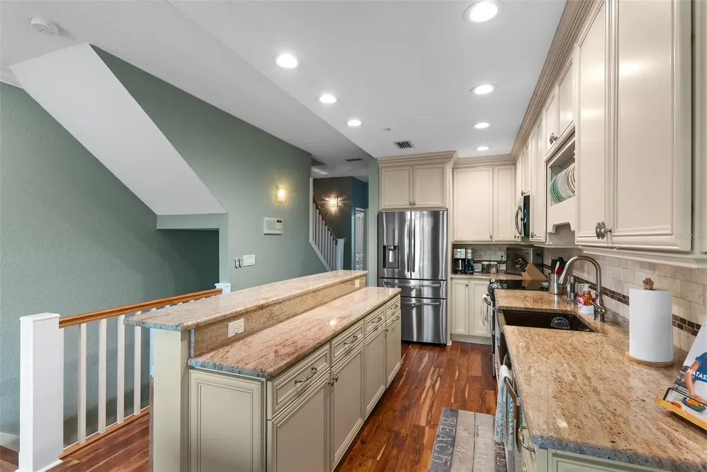112 Brent Circle Oldsmar FL 34677