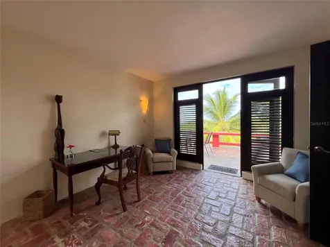 B Pilon Vieques PR 00765