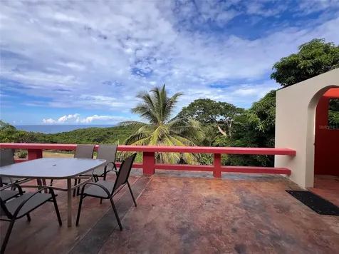 B Pilon Vieques PR 00765